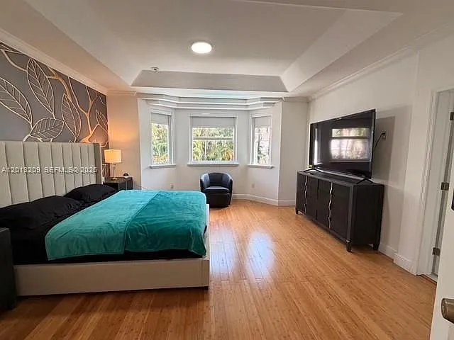 4 bed, 3.5 bath, 2305 sqft, $6,350 — Photo 4