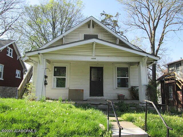 1st image of 1006 Oak St