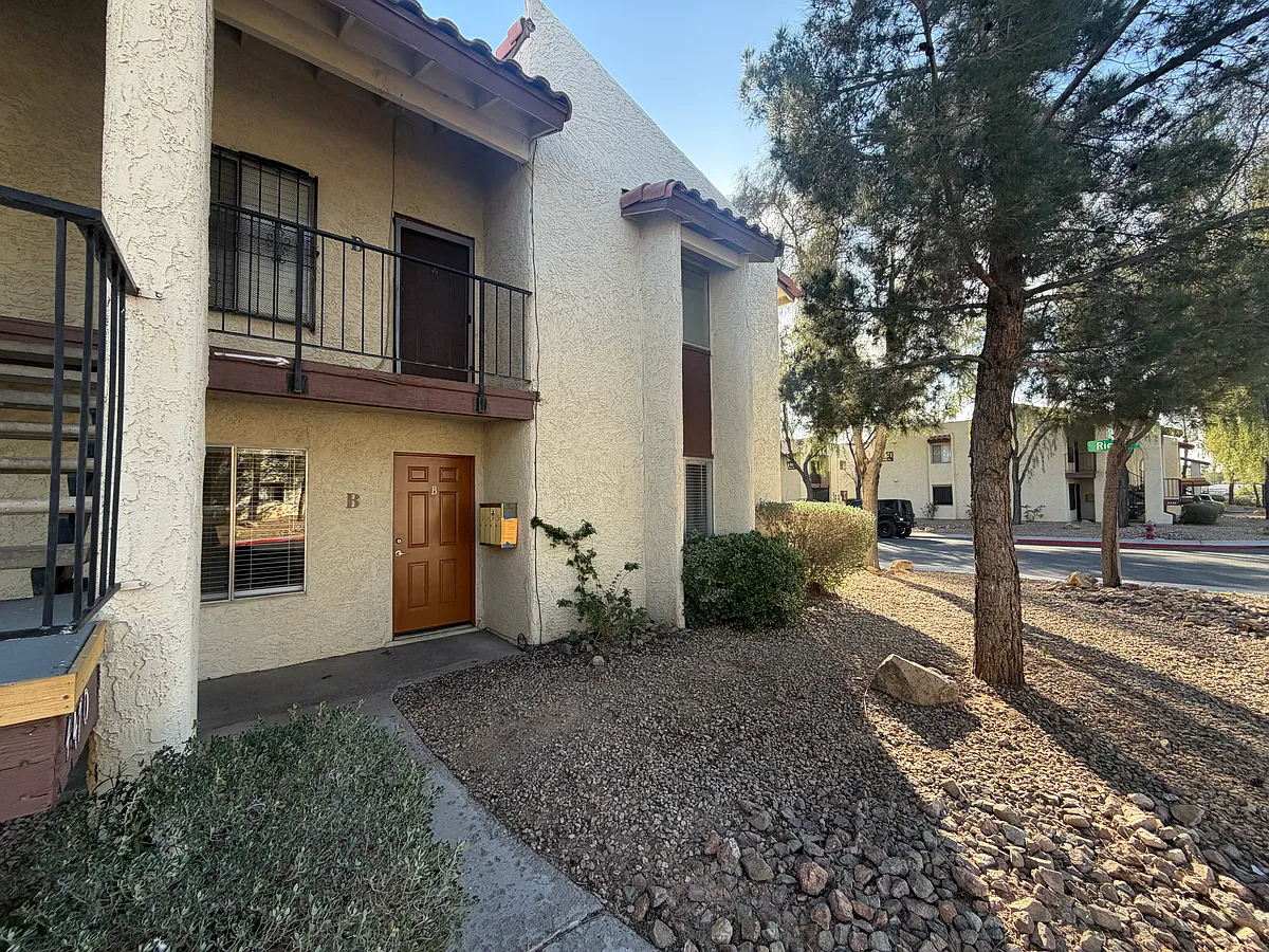 Building Photo - 4470 Rich Dr #B