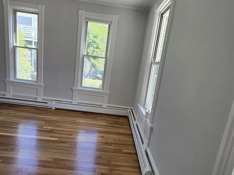 15 Alexander St #1 — Photo 4