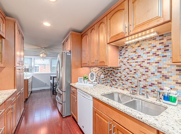 3rd image of 21W021 Marlborough Ln