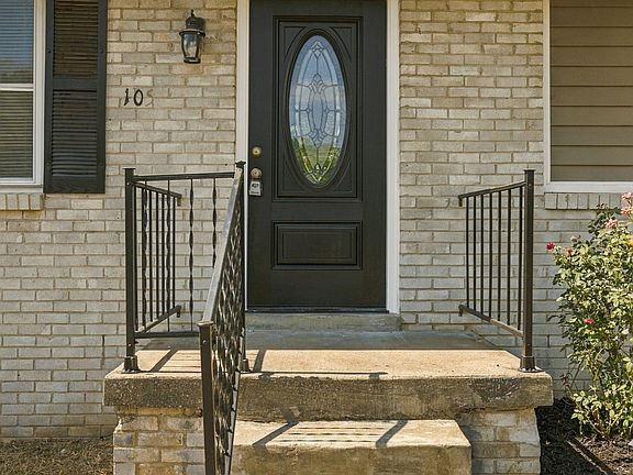 5th image of 105 Elk Ave