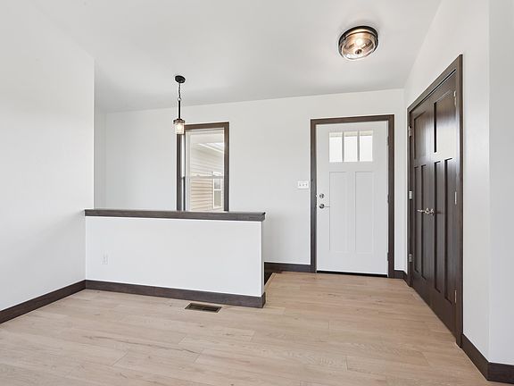 2nd image of 516 Rustic Ridge Dr