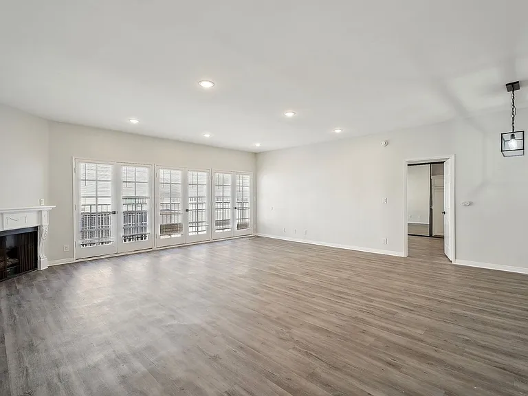 1620 South Bentley Ave — Photo 36