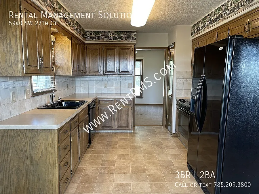 5940 Sw 27th Ct - 3 Bed/2 Bath — Photo 2