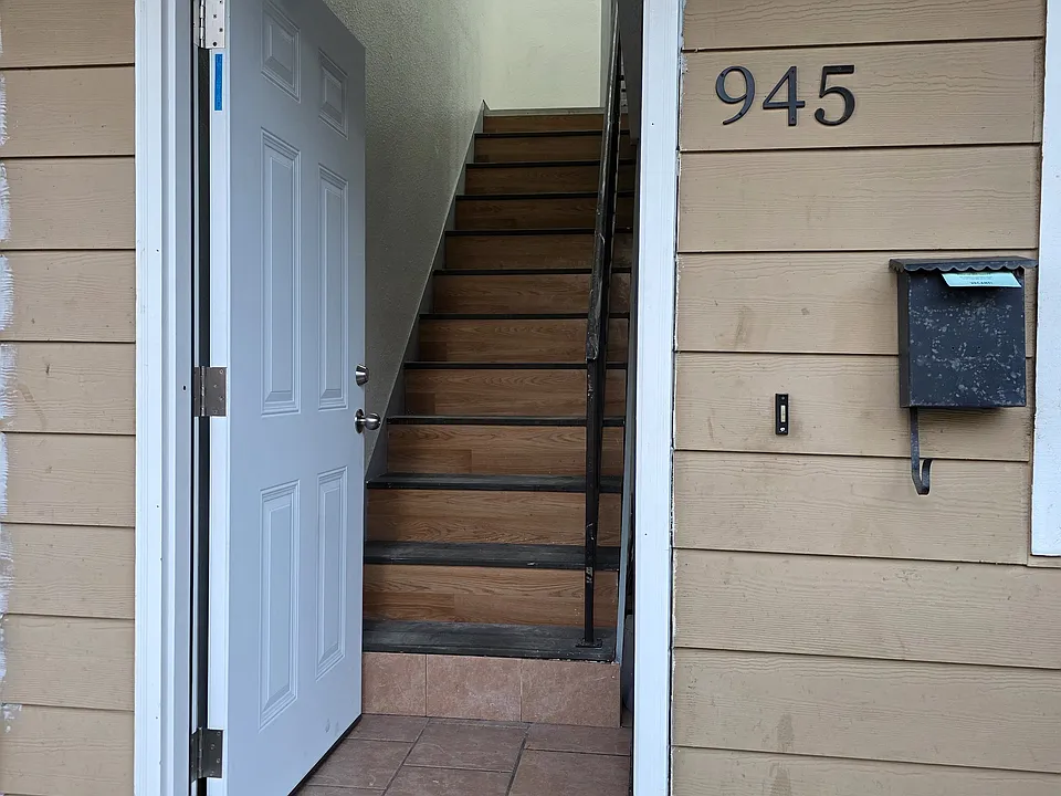 945 NW Garfield Ave #945