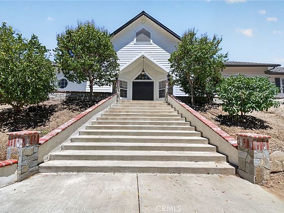 2nd image of 42761 Juniper St