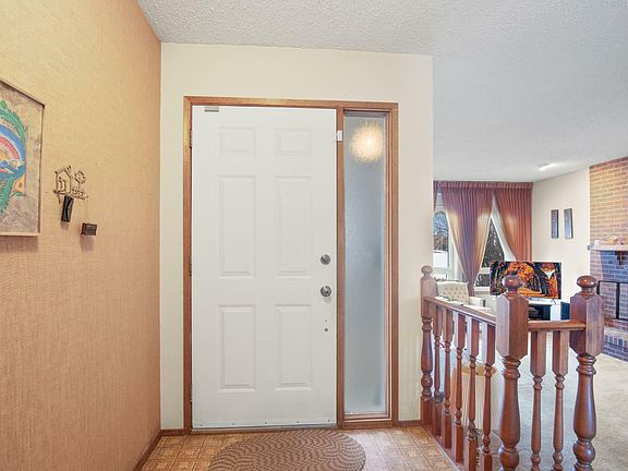 2nd image of 35 Hammond Cres #Red