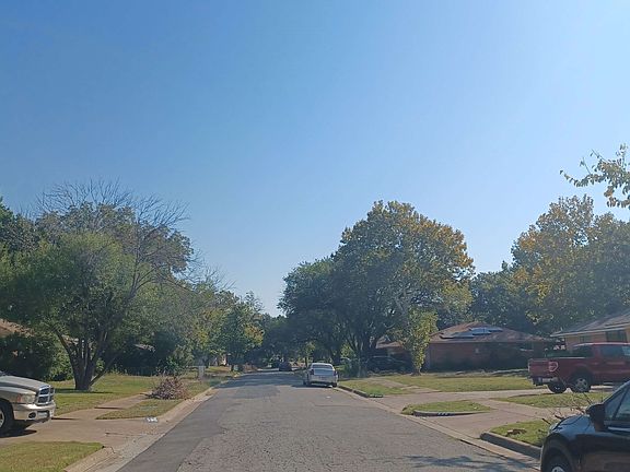 4th image of 933 Poinsettia Dr