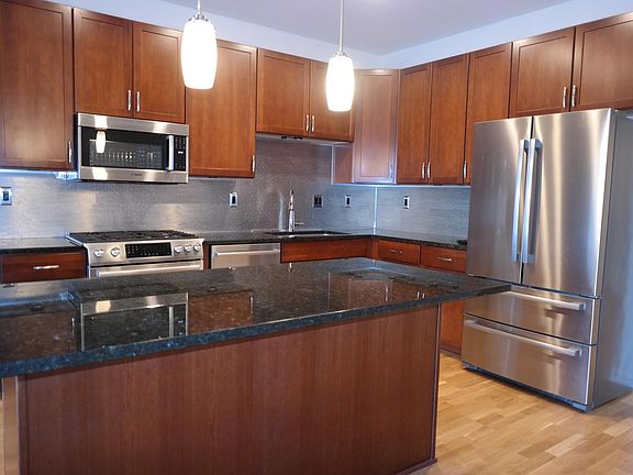 3rd image of 350 N Main St Unit 914