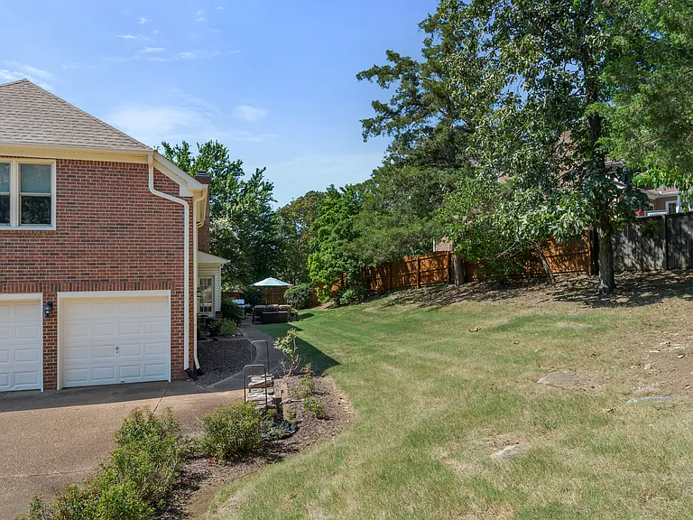 1520 Woodfield Ct — Photo 4