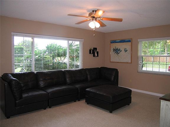 3rd image of 3372 Balsam Dr
