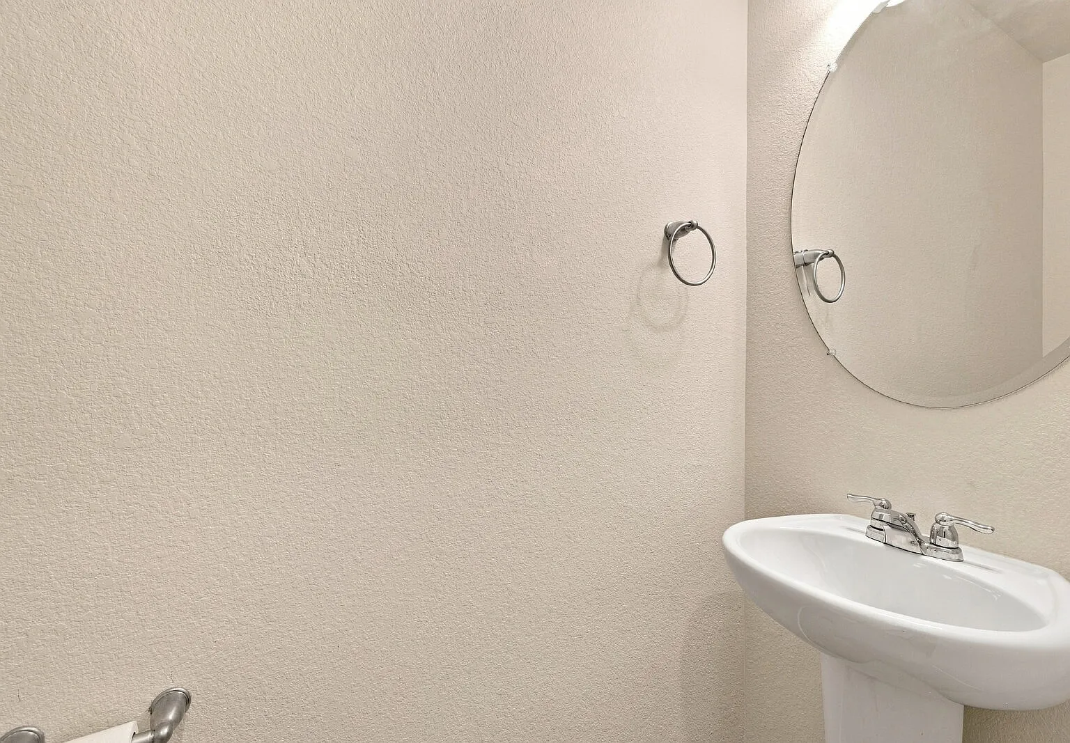 4 bed, 2.5 bath, 1953 sqft, $2,900 — Photo 3