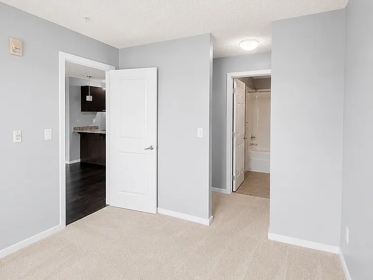 3353 16a Ave NW #211 — Photo 5