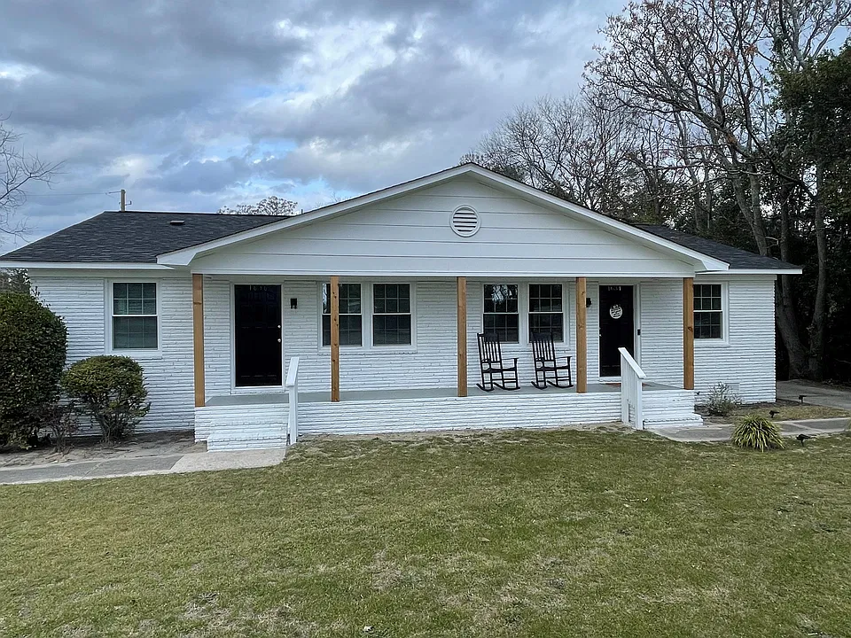 1636 W Main St
