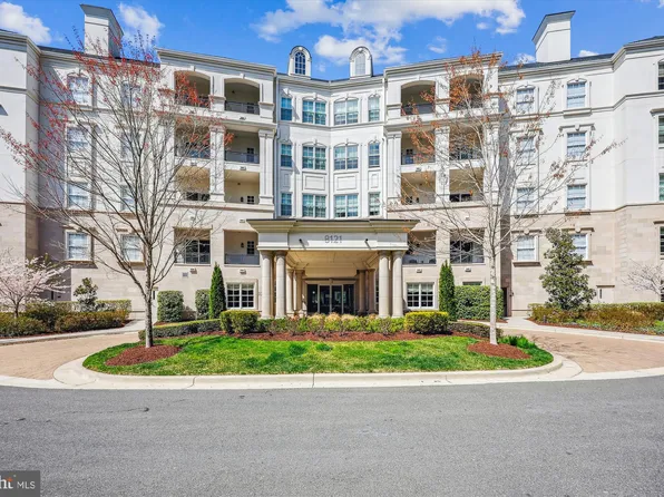 8121 River Rd Unit 451, Chevy Chase, MD 20817