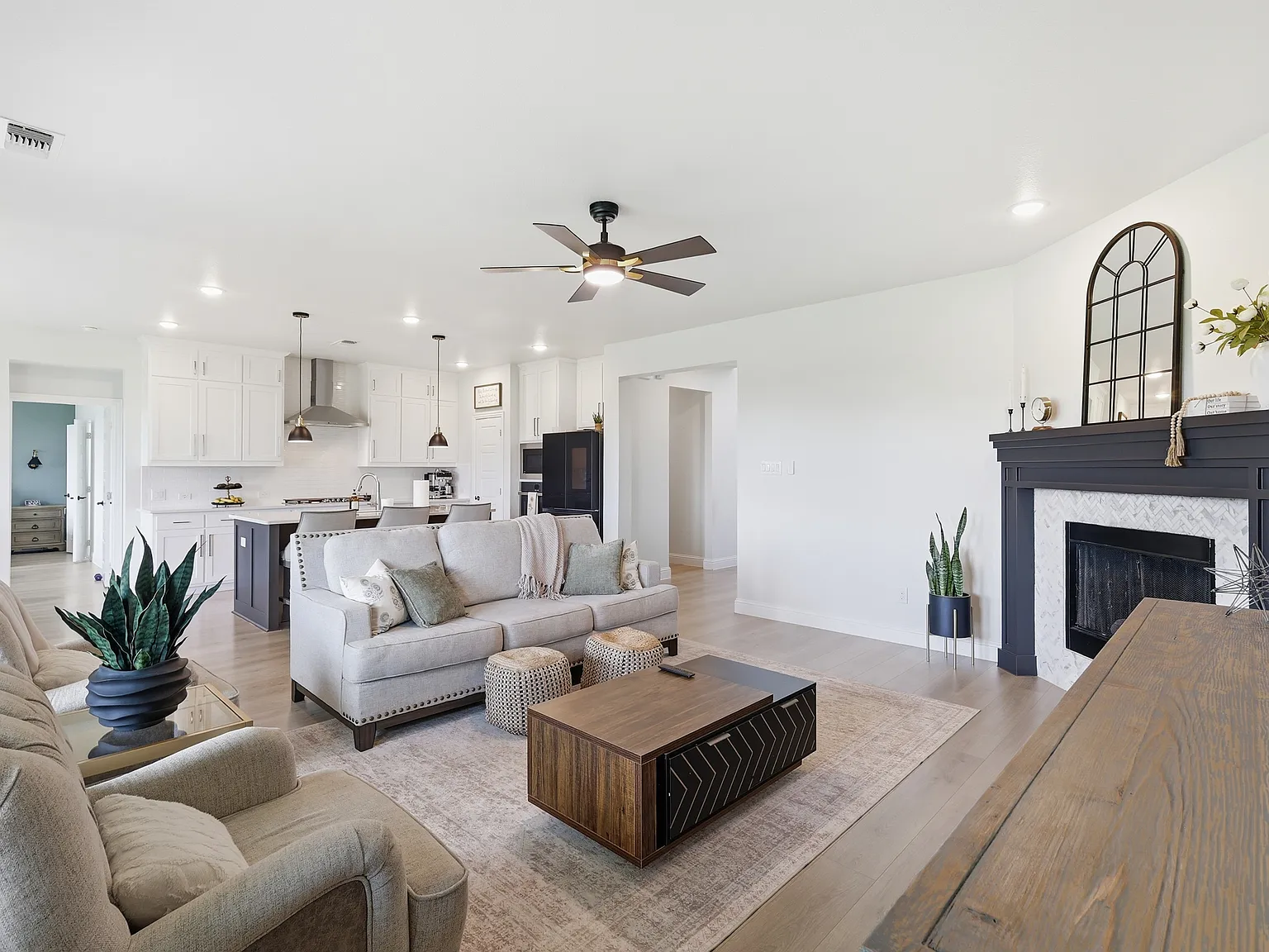 4 bed, 3153 sqft, $5,500 — Photo 3
