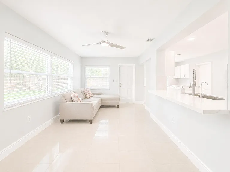 1200 NW 76th Ave — Photo 17