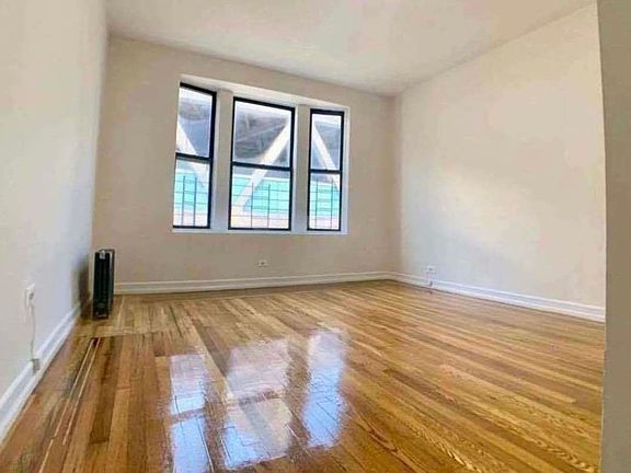 4th image of 718 W 178th St #31F