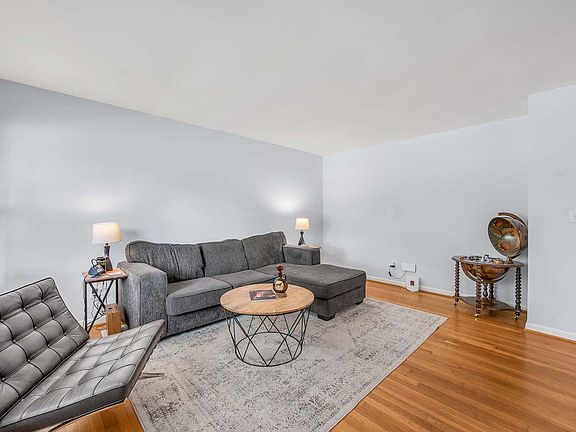 3rd image of 2163 Tamarack Dr