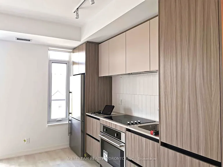 8 Beverley Glen Blvd #C313 — Photo 6