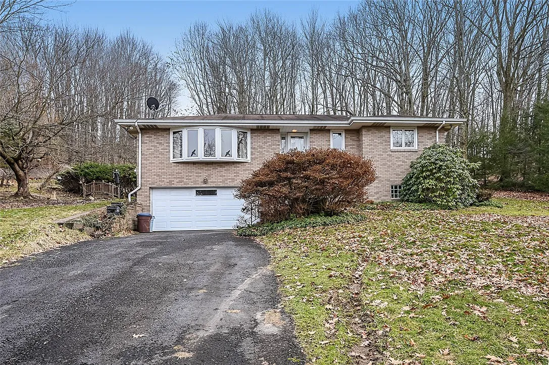 229 Bashforth Dr photo 1