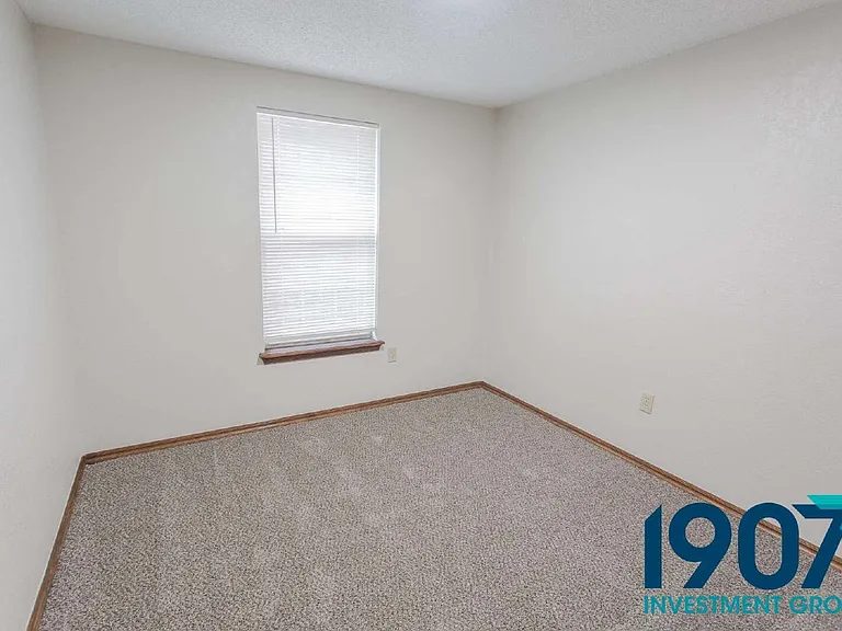 2102 Briarcliff Dr — Photo 15