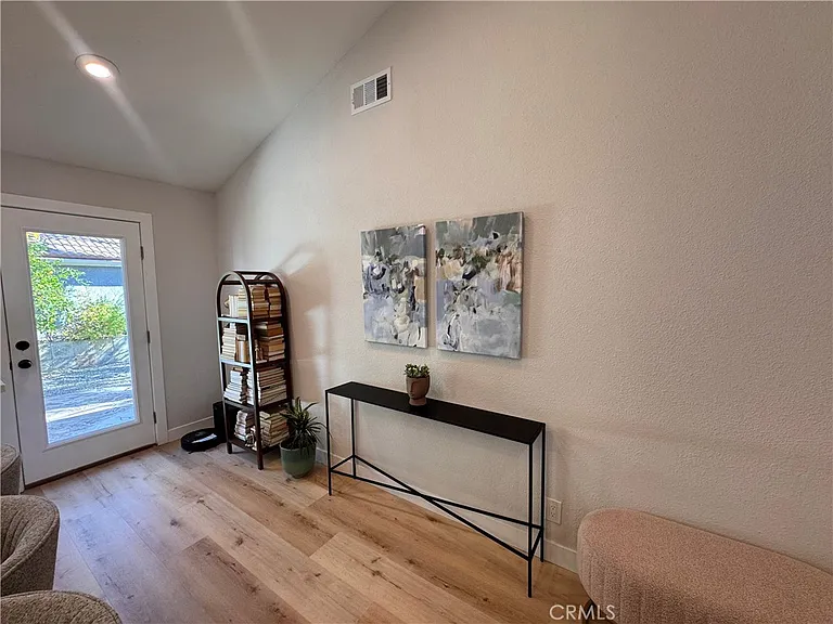 21742 Tegley — Photo 10