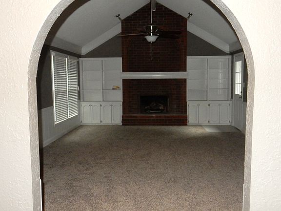 5th image of 1009 NW Timber Oak Dr