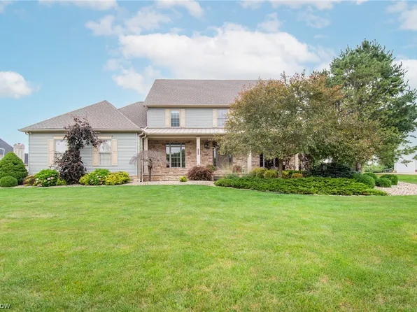 6615 Pheasant Run Dr, Canfield, OH 44406
