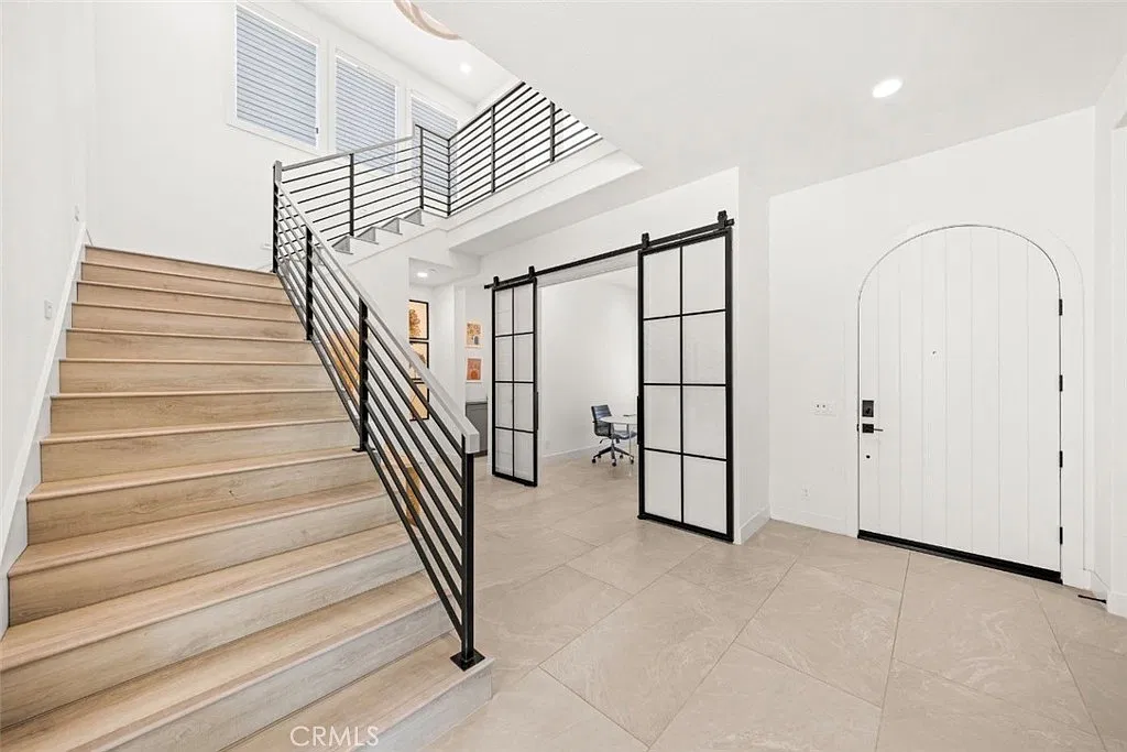 5 bed, 5.5 bath, 4815 sqft, $11,000 — Photo 3