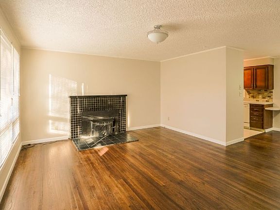 3rd image of 403 NE 92nd Ave