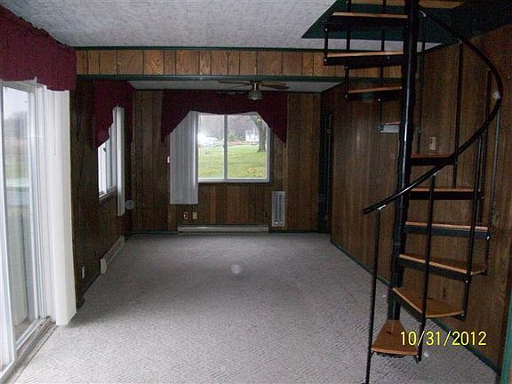 4th image of 2440 Ash Dr