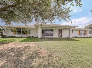 602 Advance Rd #B, Weatherford, TX 76088