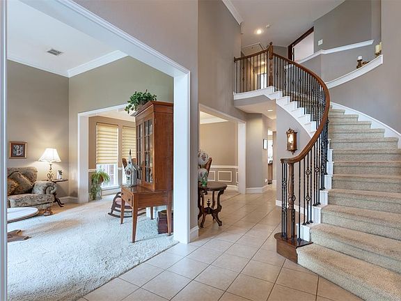 5th image of 8004 Oakcrest Dr