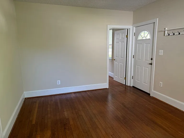 3901 Oglethorpe St — Photo 4