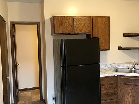 3rd image of 309 1/2 Plum St #206