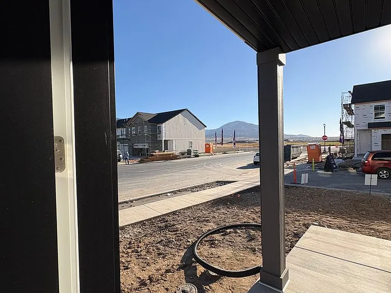 1592 N Summer Springs Cv — Photo 39