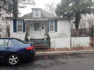 45 13th St, Locust Valley, NY 11560