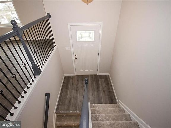 3rd image of 936 Oxford Ave