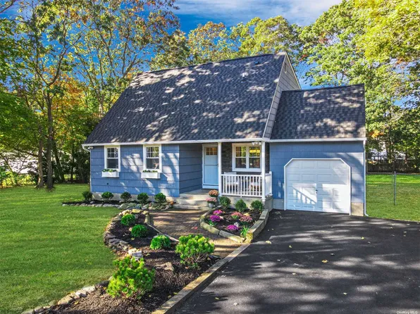 184 Hawthorne St, Mastic, NY 11950