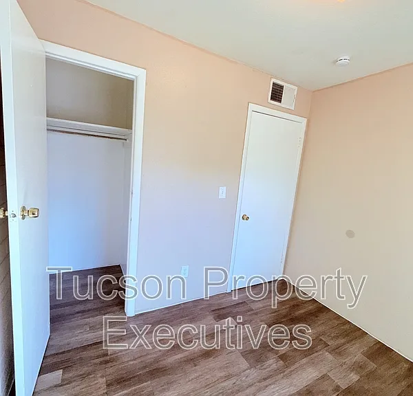 2411 S 6th Ave #8 — Photo 7