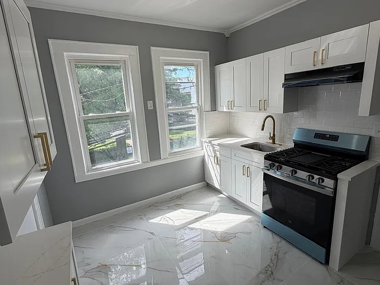 192 Mapes Ave #A — Photo 1