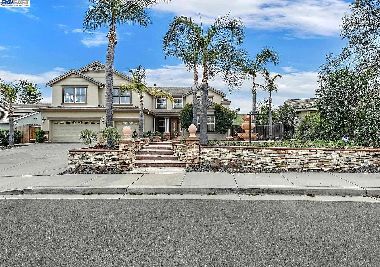 Spacious 5BR House in Antioch — Photo 1