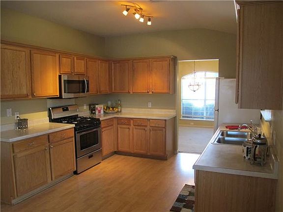 4th image of 903 Bordeaux Dr