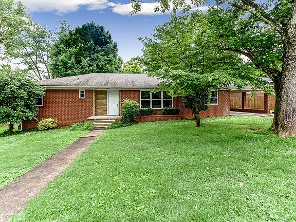3rd image of 211 Dogwood Dr