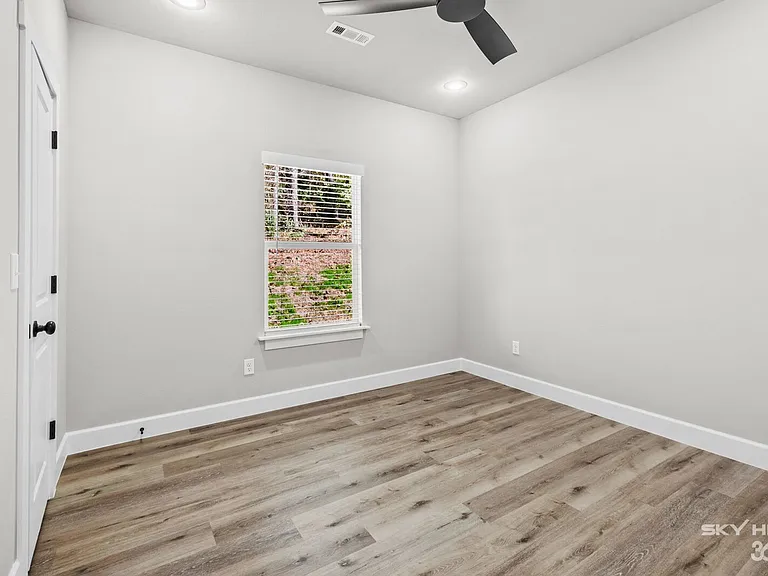 221 Dogwood St — Photo 17