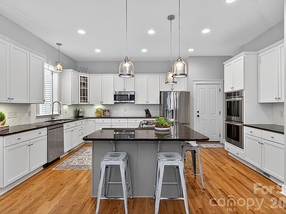 3rd image of 189 Mills Ln