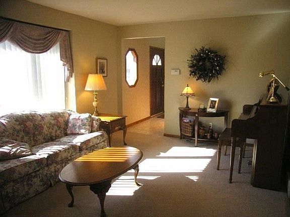 3rd image of 8188 S Four Oaks Ct