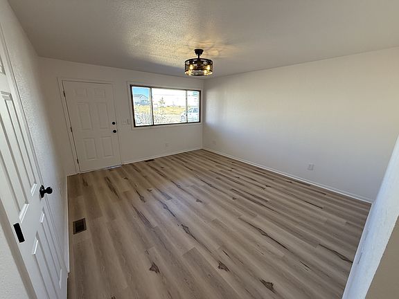 5th image of 309-311 E Chestnut St #309